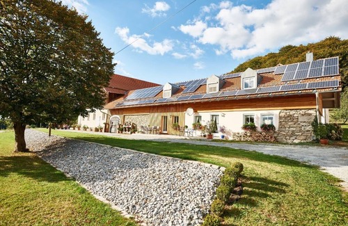 Schoellnach Apartamento | Casa vacacional con amplia terraza y vista despejada.