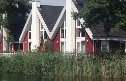 Wendisch Rietz Casa | Ferienhaus mit Wasserterrasse - mit Sauna und Kamin - inklusive Nebenkosten