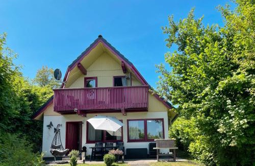 Seepark Kirchheim Casa | Ferienhaus "Schmetterling" am See im Bergland