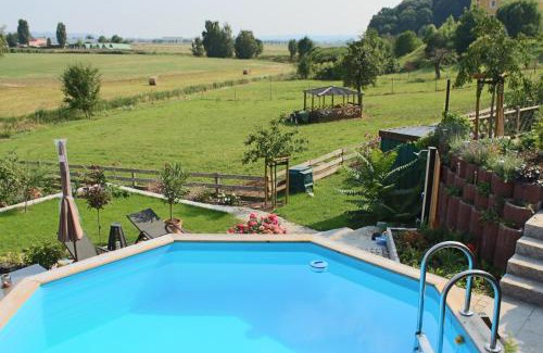 Meissen Apartamento | Ferienhof Gräfe - 3-Seiten Hof mit großem Garten, Pool & Sauna