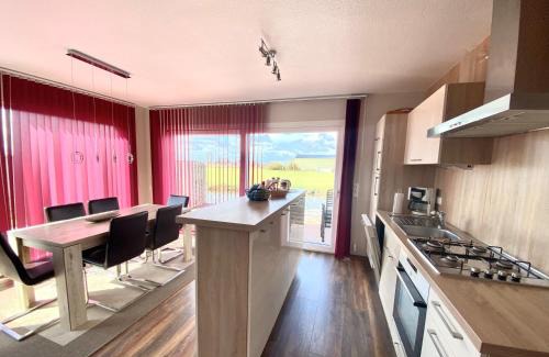 Onderdijk Casa | Ferienpark Vislust Modernes Holzhaus am Ijsselmeer mit eigenen Steg