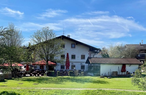 Breitbrunn a. Chiemsee Apartamento | Ferienwohnung SÜD für 4 Personen, 2 Schlafzimmer, 85 qm