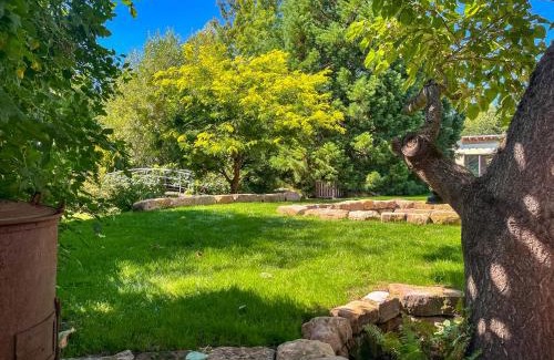 Hofheim in Unterfranken Apartamento | Ferienwohnung 'Ginkgo' mit verwunschenem Garten & privater Sauna