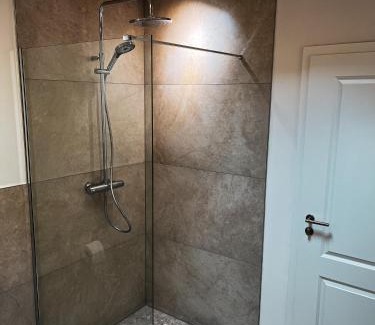 Hofheim in Unterfranken Apartamento | Ferienwohnung 'Ginkgo' mit verwunschenem Garten & privater Sauna