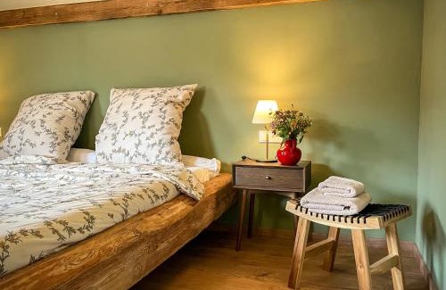 Hofheim in Unterfranken Apartamento | Ferienwohnung 'Ginkgo' mit verwunschenem Garten & privater Sauna