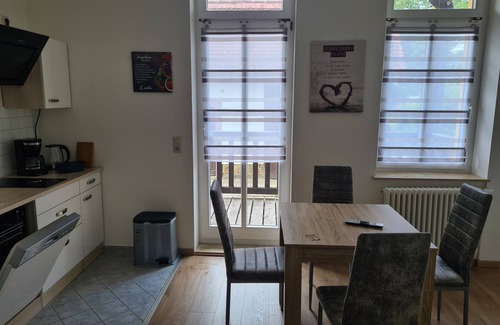 Arnsdorf Apartamento | Ferienwohnung 1- Raum mit Balkon, Zusätzl. Kinderbett Möglich 20min v. Dresden