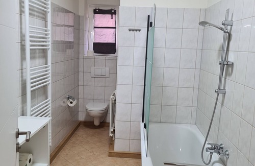 Arnsdorf Apartamento | Ferienwohnung 1- Raum mit Balkon, Zusätzl. Kinderbett Möglich 20min v. Dresden