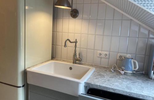 Hamburg-Barmbek Apartamento | Ferienwohnung 28 am Saseler Markt 4 Schlafzimmer renoviert