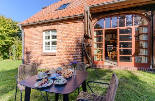 Picher Apartamento | Ferienwohnung - 2EZ 1DZ - 2 Bäder - ruhig gelegen - Garten, Küche, WLAN, Parken, Self-Check-in, Ventilator- nahe Schwerin Unesco