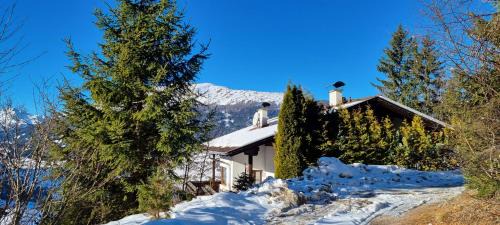 Jerzens Apartamento | Ferienwohnung 4 Personen Alleinlage am Wald Nähe Skigebiet Hochzeiger