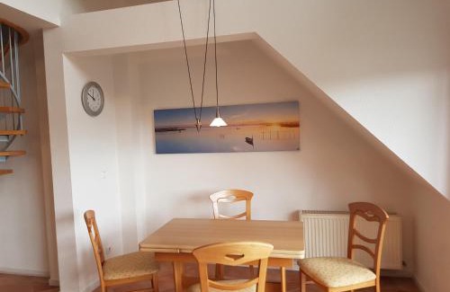 Neuensien Apartamento | Ferienwohnung 7 im Haus am See mit Balkon