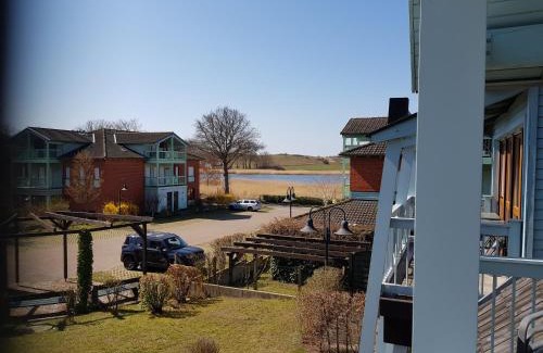 Neuensien Apartamento | Ferienwohnung 7 im Haus am See mit Balkon