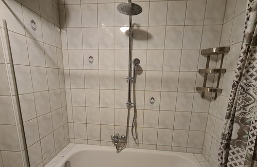 Frasdorf Apartamento | Ferienwohnung 70m², Terrasse, 2 Schlafzimmer, Küche, Geschirrspüler, W-lan