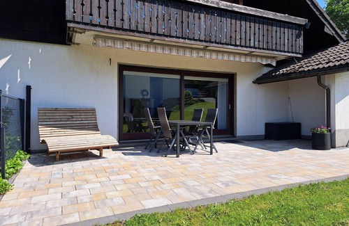 Wiemeringhausen Apartamento | Ferienwohnung, 80 qm, 2 Schlafzimmer, Terrasse mit Garten, Max. 4 Personen