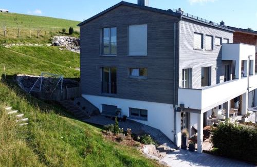 Scheidegg Apartamento | Ferienwohnung Allgäutraum - hochwertig, mit Whirlpoolwanne und Kaminofen