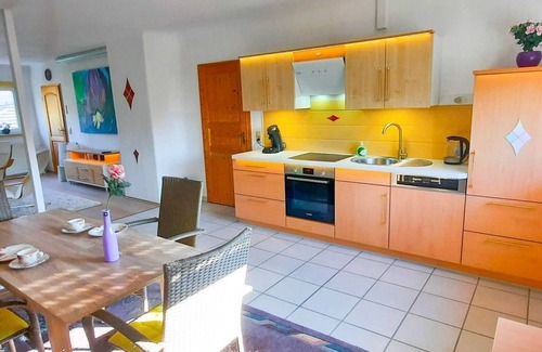Losheim am See Apartamento | Ferienwohnung am Felsenwanderweg - apartment/apartment, bath, WC