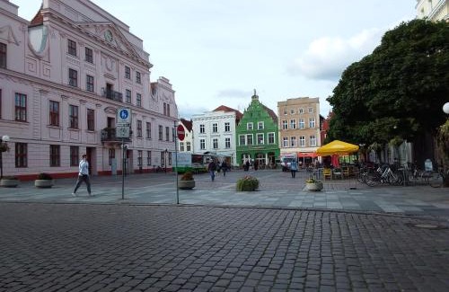 Guestrow Apartamento | Ferienwohnung am Markt - ein Zuhause mit Aussicht