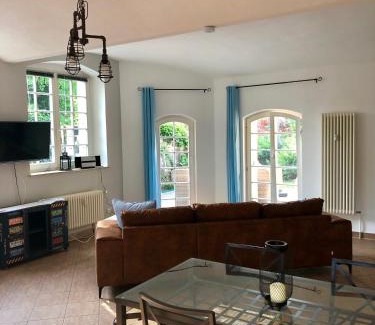 Radeberger Vorstadt Apartamento | Ferienwohnung am Wasser Villa Graf von Pfeil