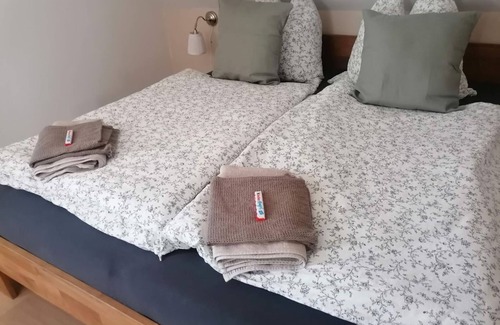 Niedershausen Otro | Ferienwohnung An der Schmiede - Appartement/fewo, Dusche, WC, Balkon