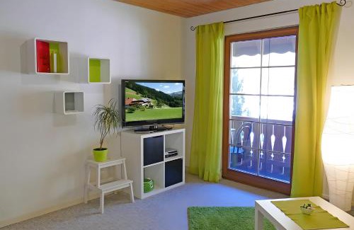Obermunstertal Apartamento | Ferienwohnung Auszeit -Gipfhof-