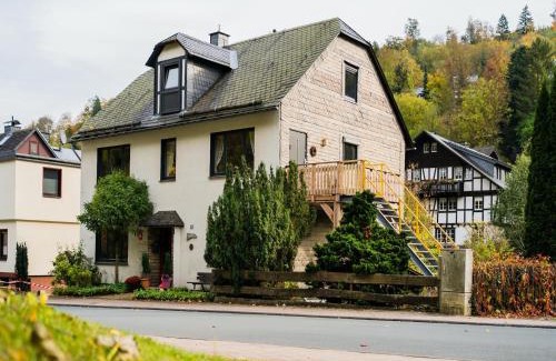 Schwalefeld Apartamento | Ferienwohnung bei Willingen mit Garten, cleaning included