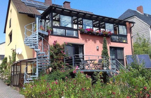 Kirchenlamitz Apartamento | Ferienwohnung Blütentraum