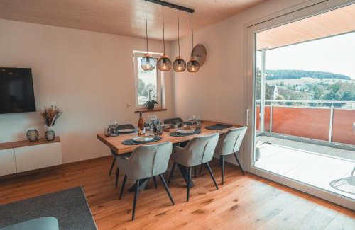 Uehlingen-Birkendorf Apartamento | Ferienwohnung Steinablick mit großem Balkon & Garage