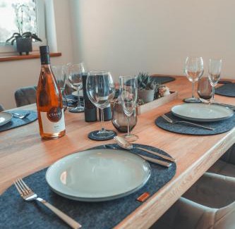Uehlingen-Birkendorf Apartamento | Ferienwohnung Steinablick mit großem Balkon & Garage