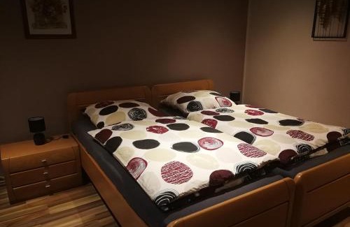 Neustadt bei Coburg Apartamento | Ferienwohnung mit Balkon 1.OG