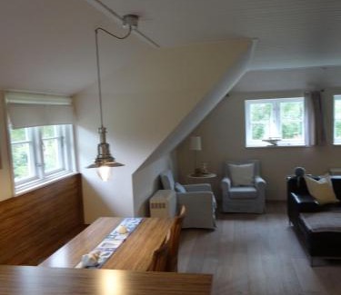 Welt Apartamento | Ferienwohnung-DG-im-Reetdachhaus-im-Ort-Welt