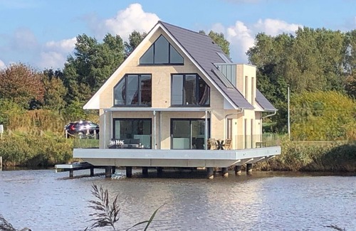 Harlesiel Apartamento | Ferienwohnung Direkt auf dem Wasser mit Traumhaftem Blick auf den Yachthafen
