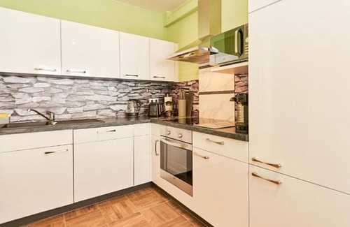 Bernkastel-Kues Apartamento | Ferienwohnung EG mit Balkon - Haus Constanze