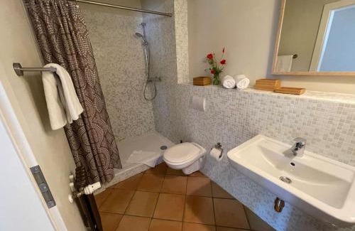 Saal Apartamento | Ferienwohnung EINS Hof Himmelgrün