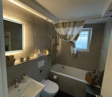 Iversheim Apartamento | Ferienwohnung Elya, Ihre Auszeit zwischen Therme, Outlet, Natur