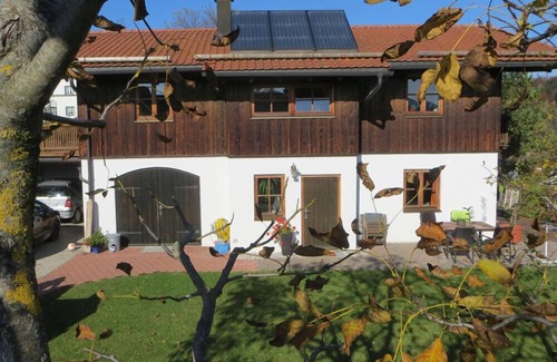 Siegsdorf Apartamento | Ferienwohnung Franziska, 75 qm, 2 Schlafzimmer, Balkon u. Terrasse, Wlan