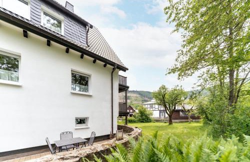 Saalhausen Apartamento | Ferienwohnung Haus An der Lenne