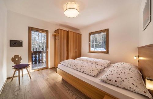 Avelengo Apartamento | Ferienwohnung Hirzer Edelweiss