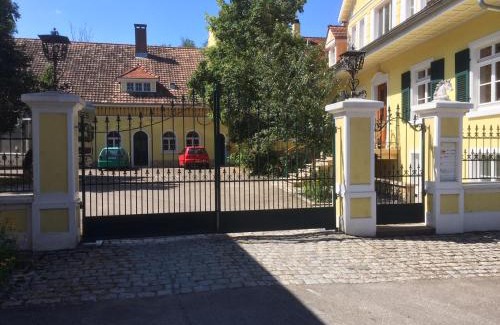 Lauchringen Apartamento | Ferienwohnung im Grünen auf idyllisch gelegenen Gutshof und doch so zentral