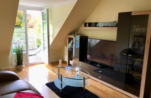 Lauchringen Apartamento | Ferienwohnung im Grünen auf idyllisch gelegenen Gutshof und doch so zentral