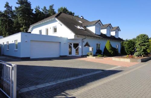 Dobern Apartamento | Ferienwohnung im Grünen für bis zu 3 Personen, Aufbettung möglich