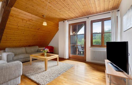 Schenkenzell Apartamento | Ferienwohnung im Hof 120qm