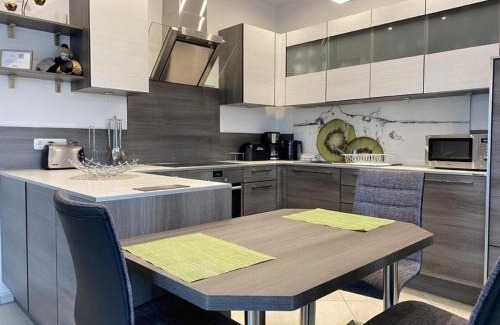 Wackersdorf Apartamento | Ferienwohnung in Heselbach mit Grill, Whirlpool und Garten
