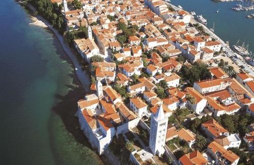 Rab Town Apartamento | Ferienwohnung in Supetarska Draga (3750)