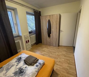 Center Apartamento | Ferienwohnung in zentraler Lage nähe Bahnhof mit 3 Schlafzimmern, Wohnzimmer, Küche, Bad, Gäste-WC und großem Balkon, Parkplätze vorhanden