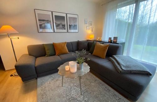 Gustow Apartamento | Ferienwohnung-Kapitaen-Hook-mit-Sonnenterrasse-Garten-zwischen-Strand-Wald-Wiese-auf-Ruegen