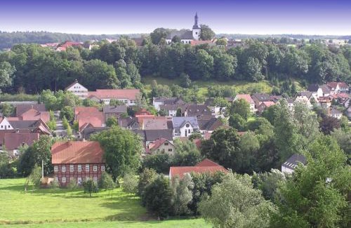 Bad Wuennenberg Apartamento | Ferienwohnung "Kirchblick" im Ferienhaus Blumenhain