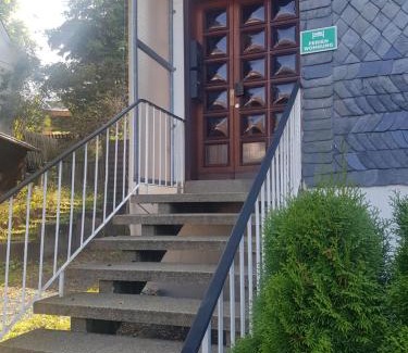 Siedlinghausen Apartamento | Ferienwohnung Kunterbunt