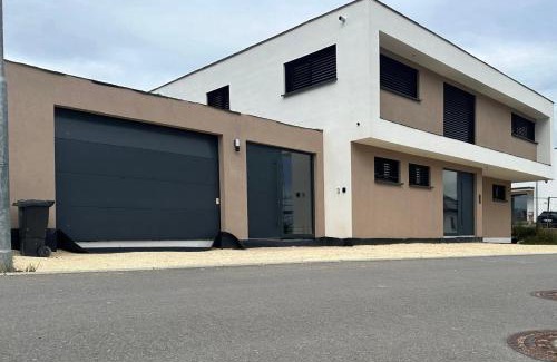 Meßkirch Apartamento | Ferienwohnung Kunterbunt