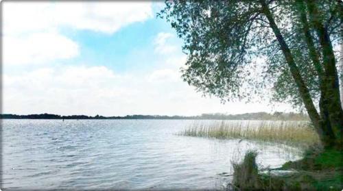 Mecklenburgische Kleinseenplatte Apartamento | Ferienwohnung Mäckelborg am schönen Woblitzsee