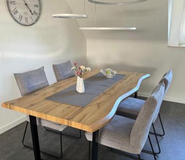 Ueß Apartamento | Ferienwohnung Maas